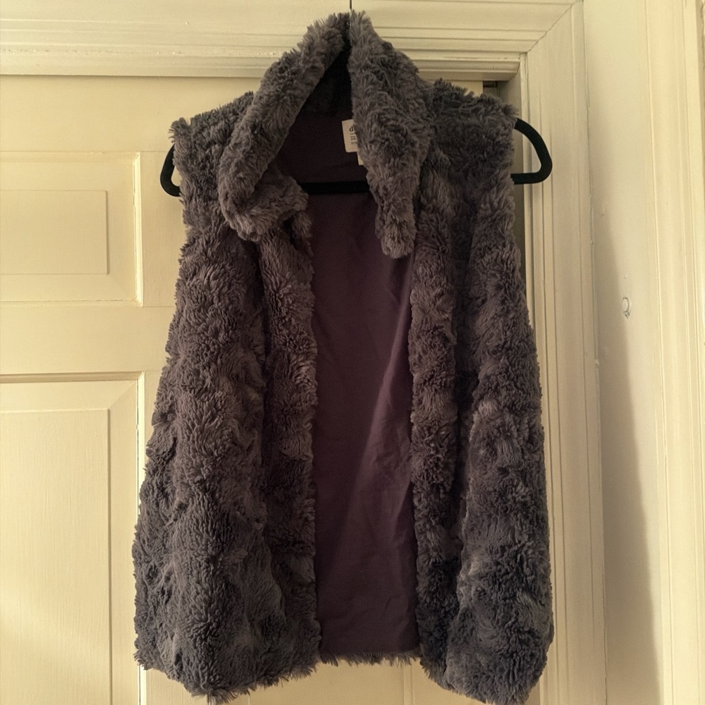 Women's Gray Faux Fur Vest Size L #mafia #winter #ski #lodge #chic